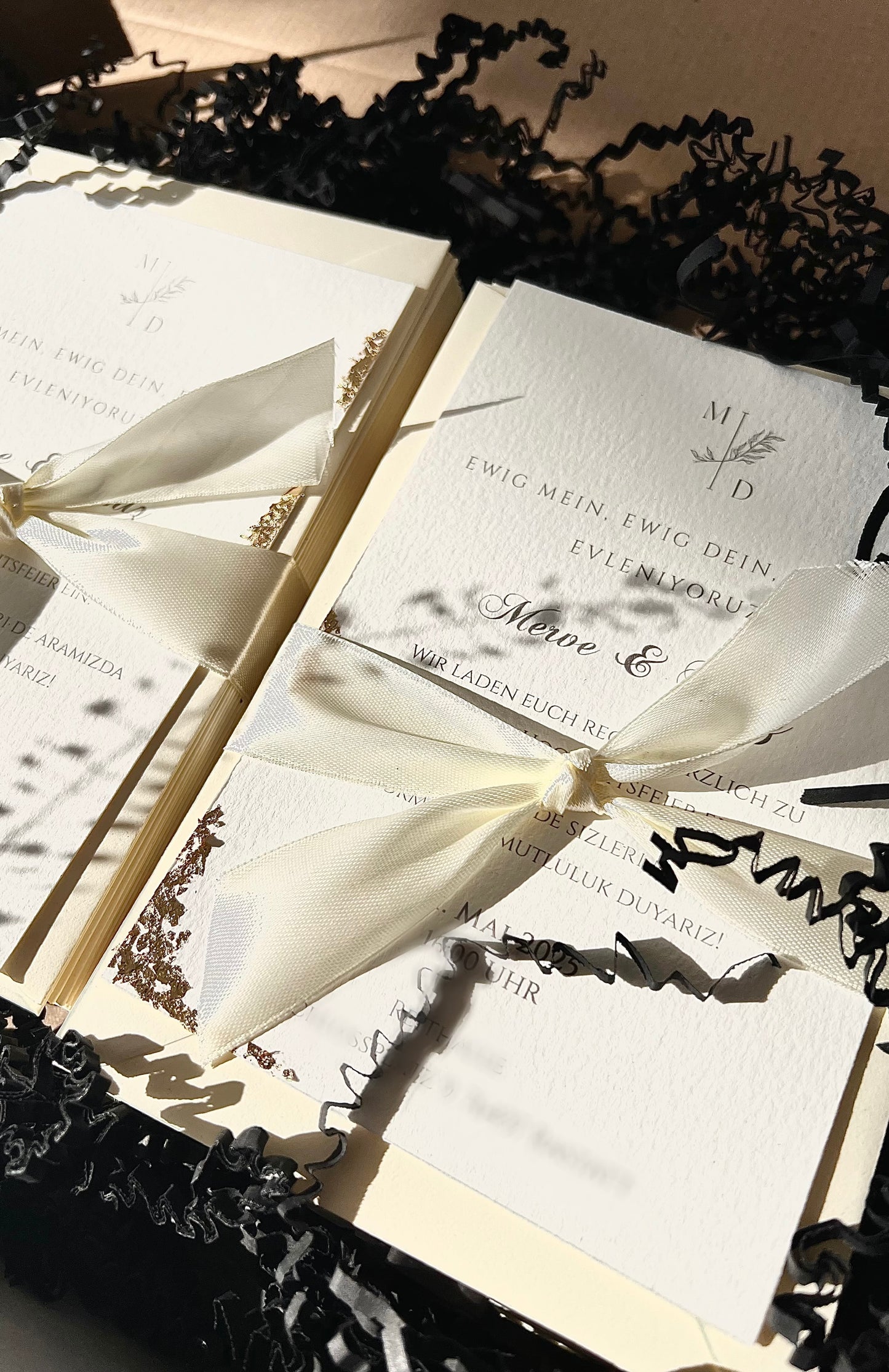 Magnifiques invitations à la feuille d'or