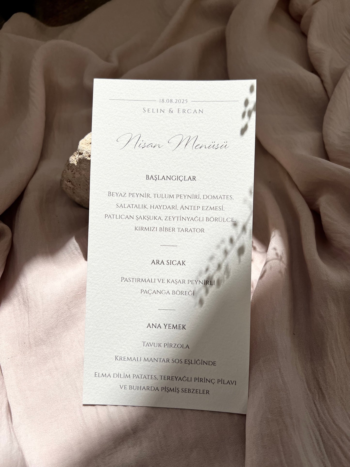 Minimal menu card I place card, gold leaf
