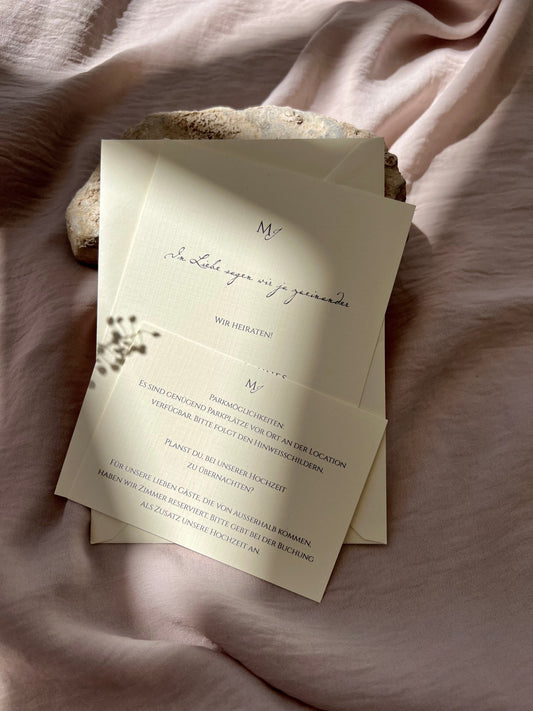 Elegante Hochzeitseinladung, cremefarbenes strukturiertes Papier