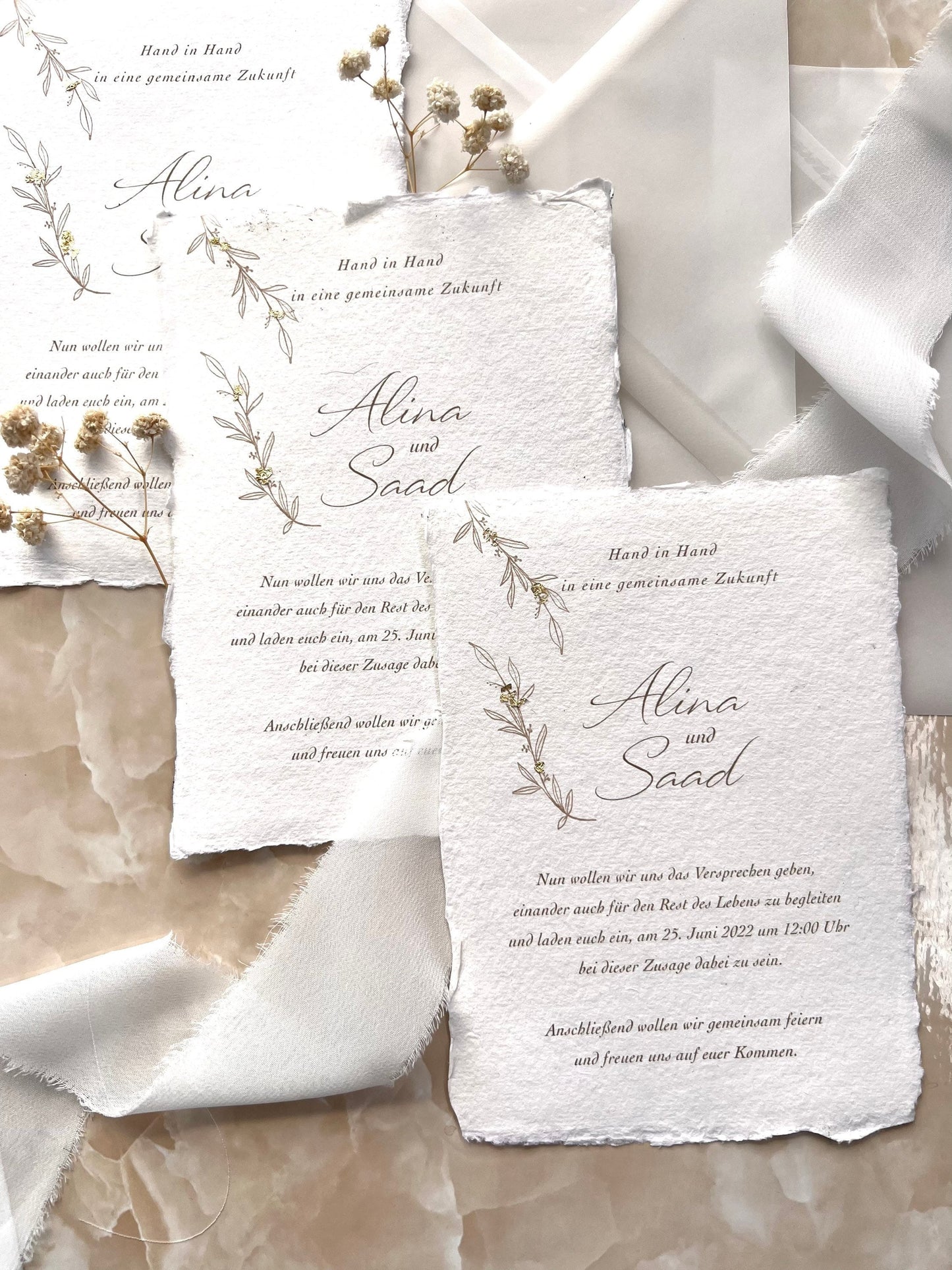 Hochzeitseinladung mit Blattgold auf handgeschöpftem Büttenpapier
Golden Cotton – elegante Einladung mit Goldveredelung