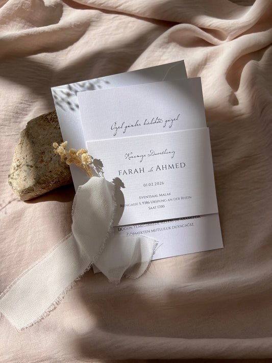 Herz an Herz - Hochzeitseinladung Weiss mit Trockenblume und Seidenband - Detailkarte inklusive