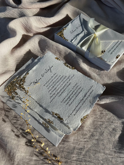 Hochzeitseinladung mit Blattgold auf handgeschöpftem Büttenpapier

Golden Cotton – elegante Einladung mit Goldveredelung