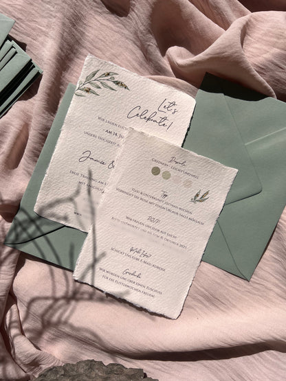Hochzeitseinladung auf Büttenpapier mit zarter Baumwollstruktur & aquarell Blumenzweig