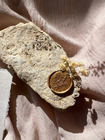 Siegelwachs Gold. it getrockneter Blume