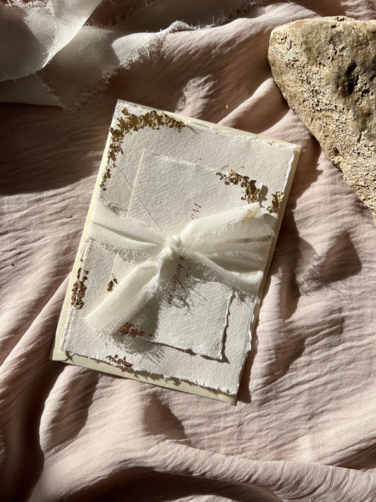 Büttenpapier Einladungsset mit Blattgold und Seidenband