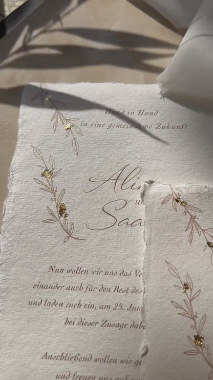 Hochzeitseinladung mit Blattgold auf handgeschöpftem Büttenpapier

Golden Cotton – elegante Einladung mit Goldveredelung