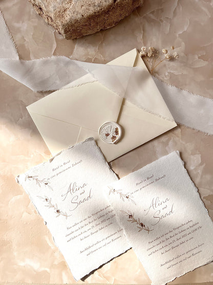 Hochzeitseinladung mit Blattgold auf handgeschöpftem Büttenpapier

Golden Cotton – elegante Einladung mit Goldveredelung